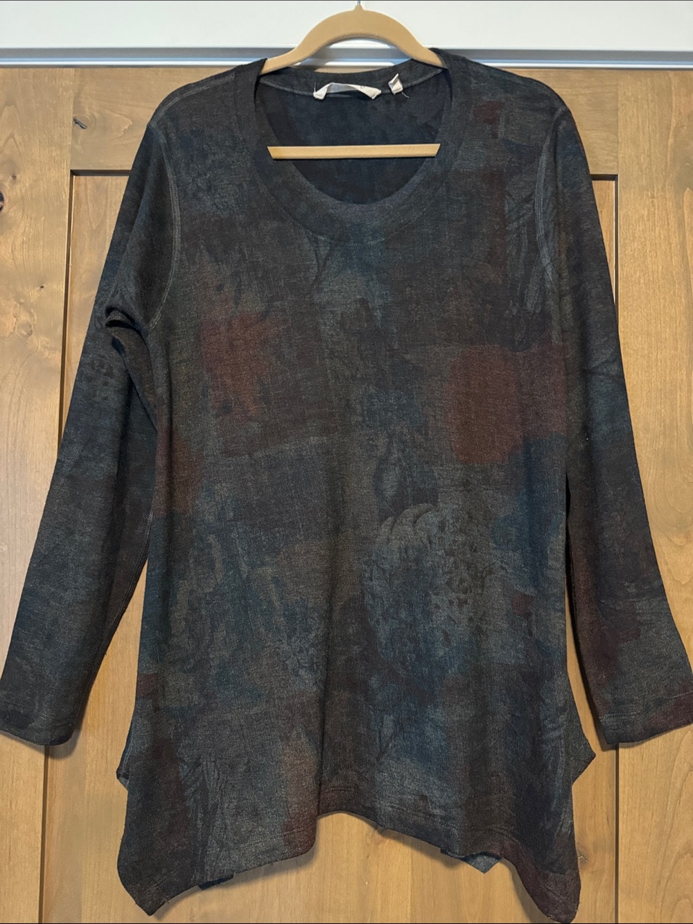 Soft Surroundings dark floral long sleeve asymmetrical tunic top Womens L Fall